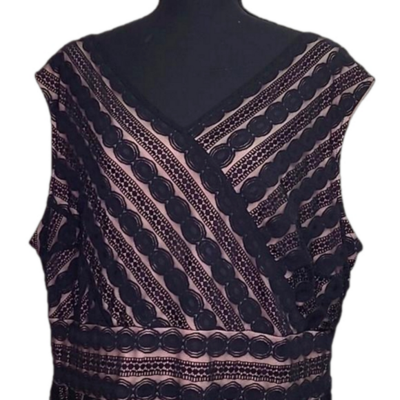 Elegant Black and Nude Striped Dress - Picture 2 of 7